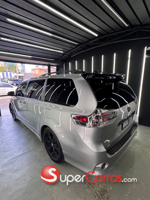 2020 Toyota Sienna SE — foto 6 / 11
