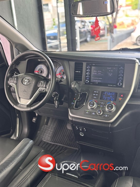 2020 Toyota Sienna SE — foto 7 / 11