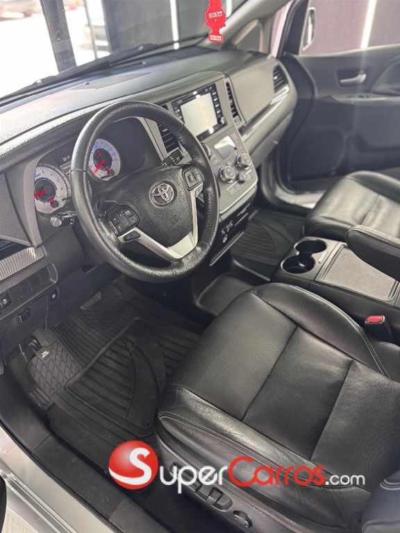 2020 Toyota Sienna SE — foto 8 / 11