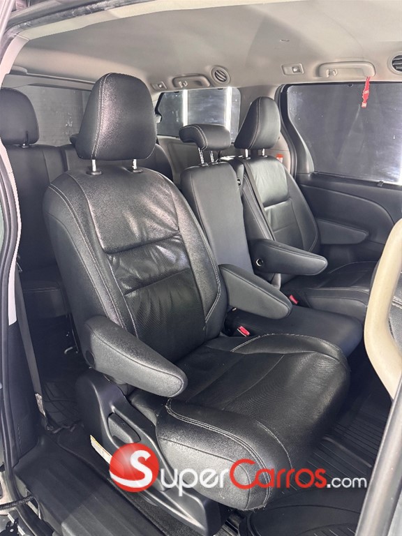 2020 Toyota Sienna SE — foto 11 / 11