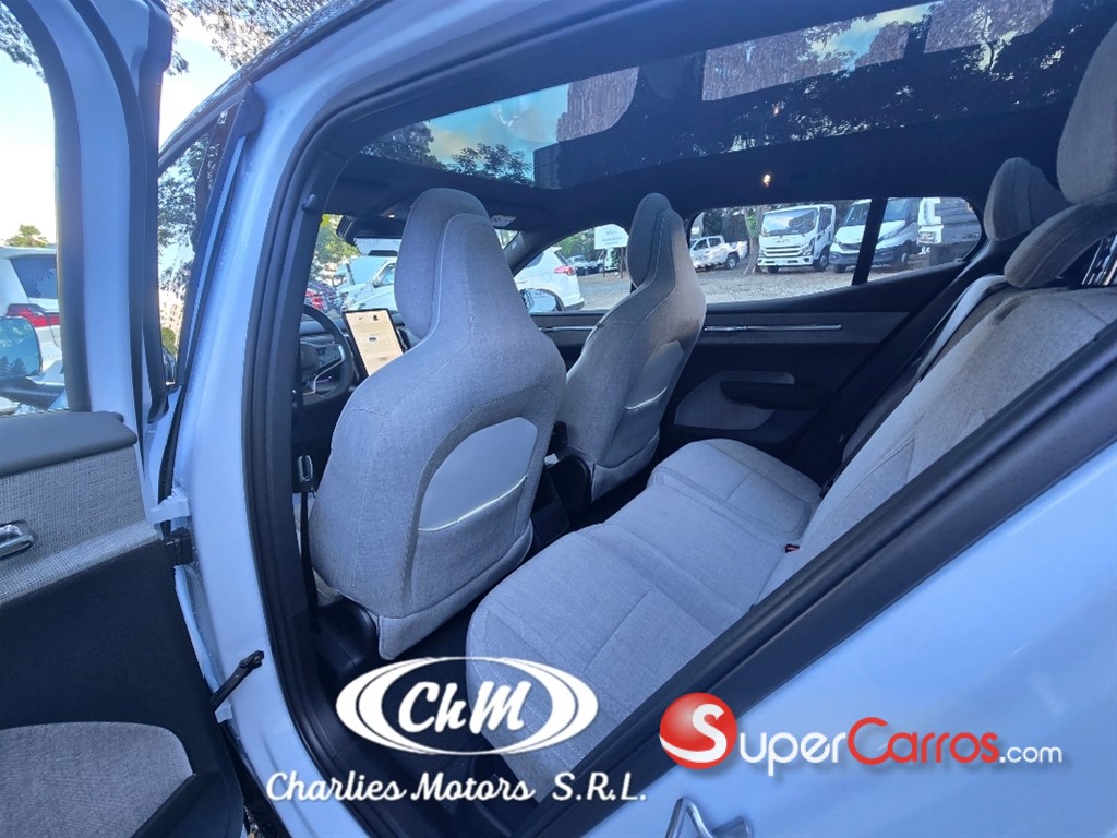 2025 Volvo EX30 — foto 6 / 12