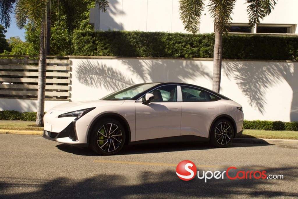 2024 Arcfox Alpha S5 — foto 3 / 8