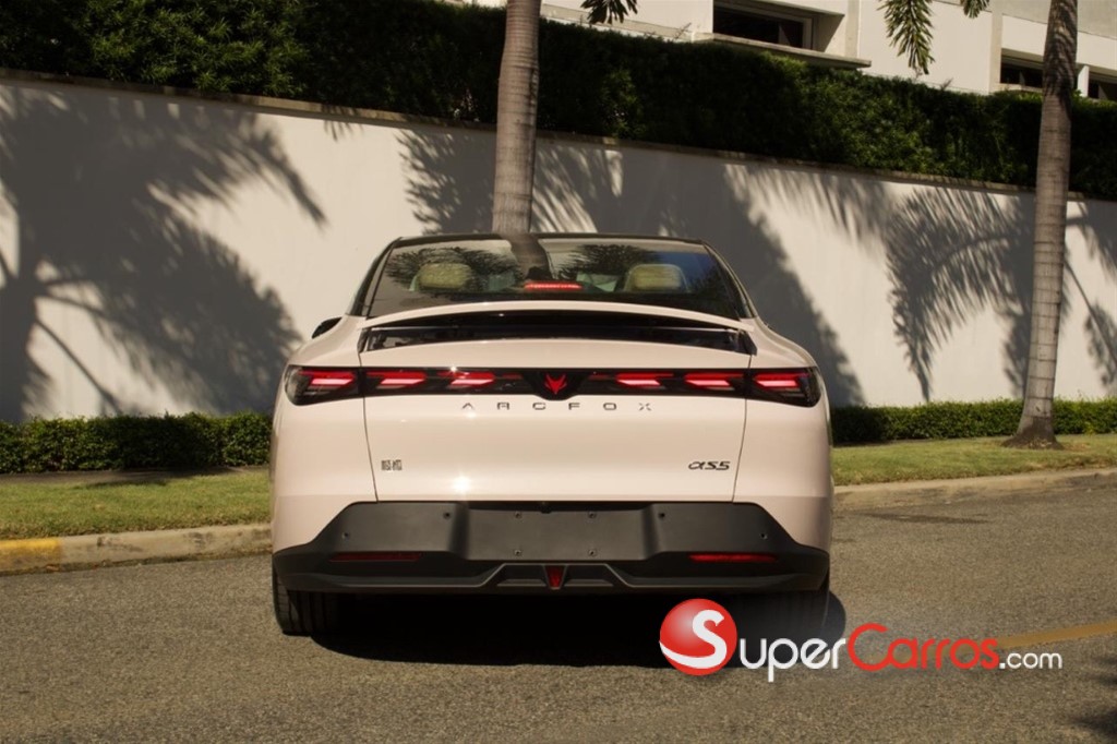2024 Arcfox Alpha S5 — foto 4 / 8