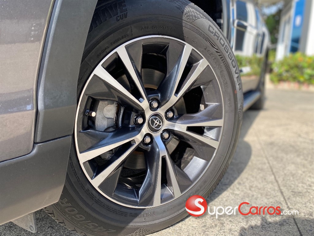 2019 Toyota Highlander LE Plus — foto 2 / 8