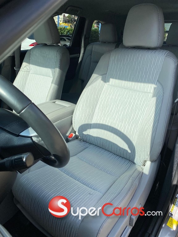 2019 Toyota Highlander LE Plus — foto 3 / 8