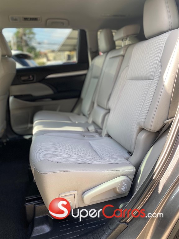 2019 Toyota Highlander LE Plus — foto 4 / 8