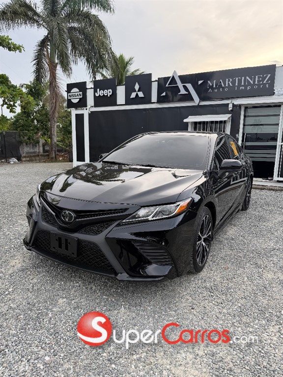 2020 Toyota Camry SE — foto 2 / 10