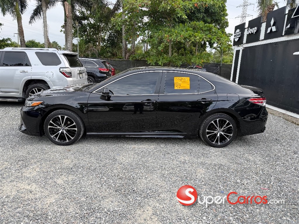 2020 Toyota Camry SE — foto 3 / 10