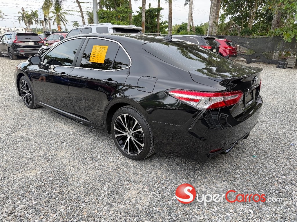 2020 Toyota Camry SE — foto 4 / 10