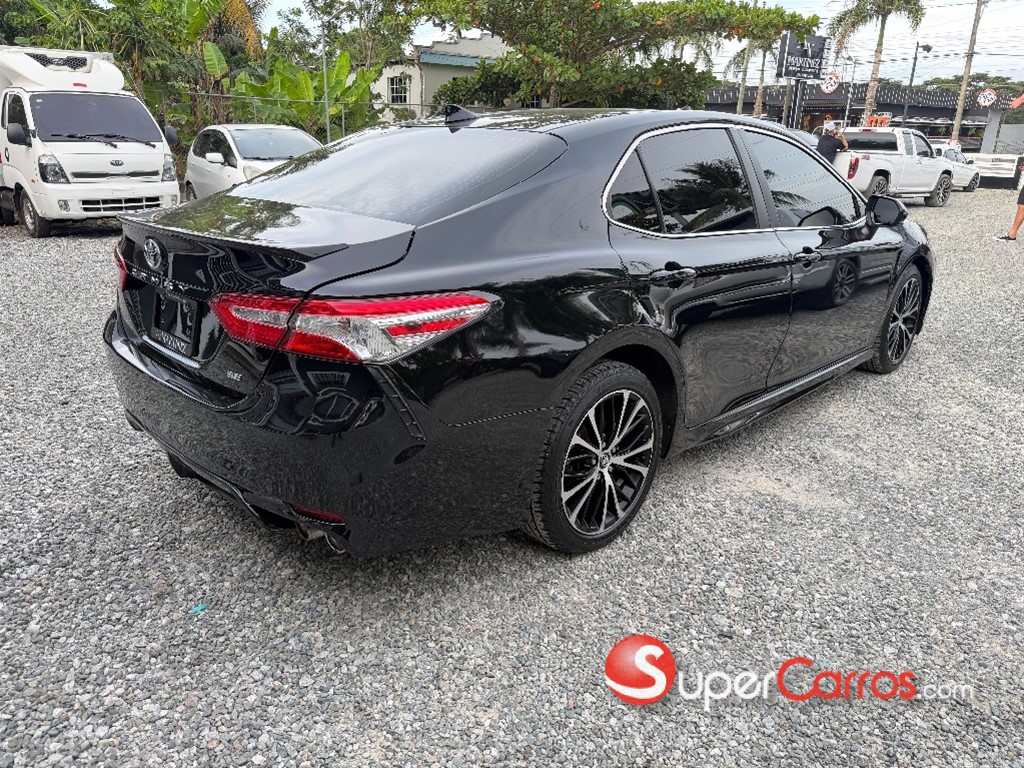 2020 Toyota Camry SE — foto 6 / 10
