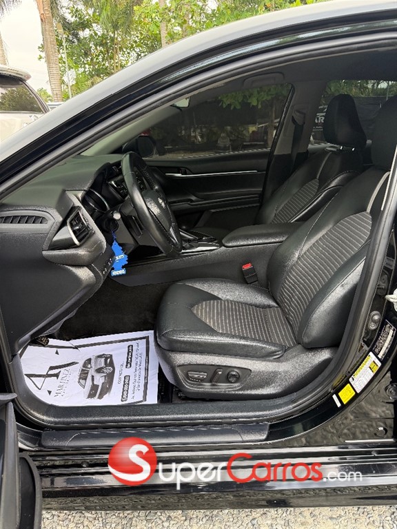 2020 Toyota Camry SE — foto 7 / 10