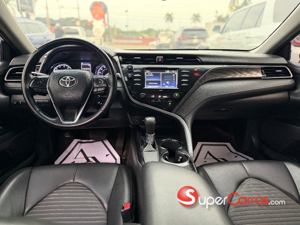 2020 Toyota Camry SE — foto 9 / 10