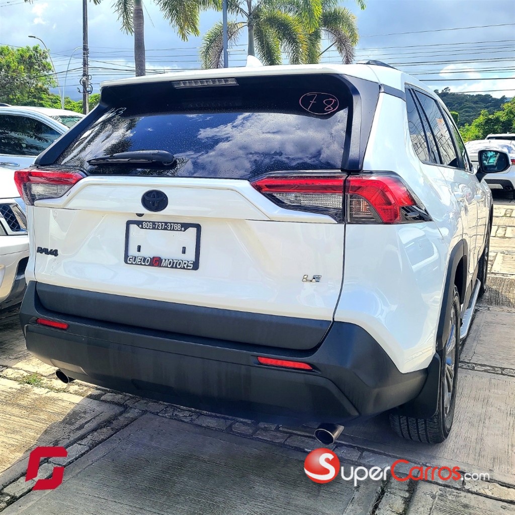2020 Toyota RAV4 LE — foto 4 / 12