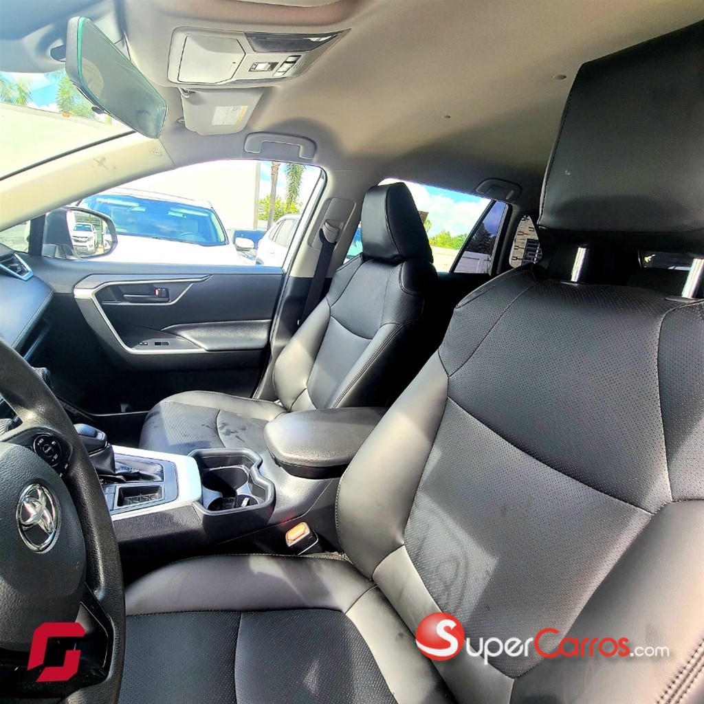 2020 Toyota RAV4 LE — foto 7 / 12