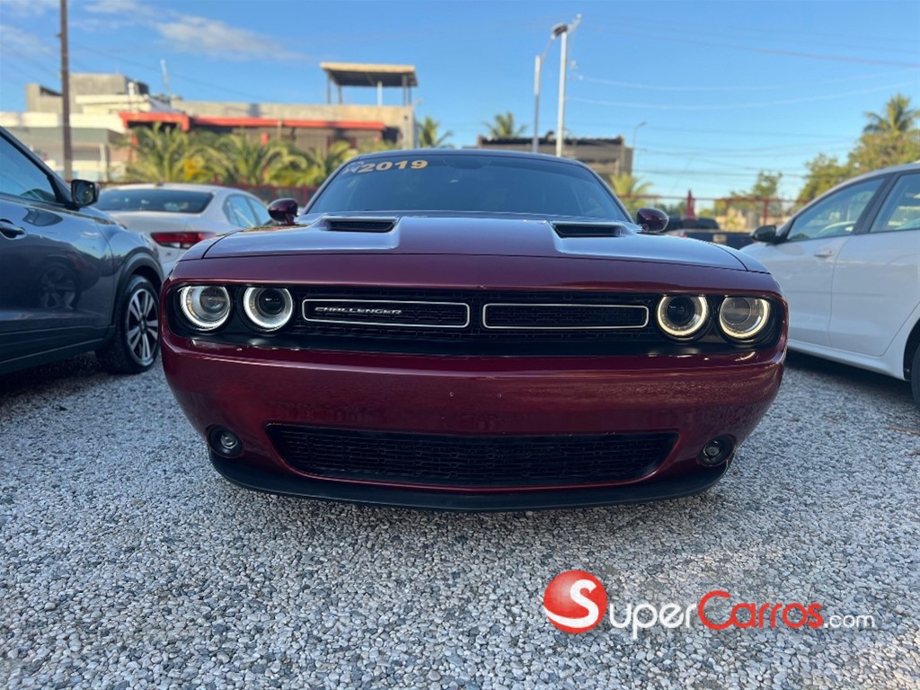 2019 Dodge Challenger SXT — foto 2 / 12