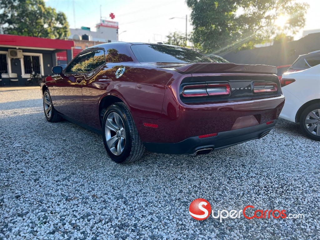 2019 Dodge Challenger SXT — foto 4 / 12
