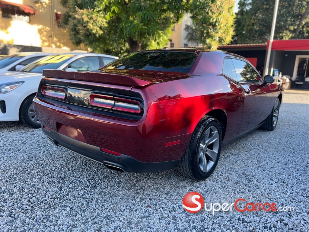 2019 Dodge Challenger SXT — foto 6 / 12