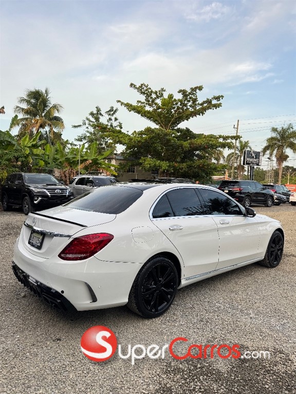 2016 Mercedes-Benz Clase C 300 4 Matic — foto 8 / 12