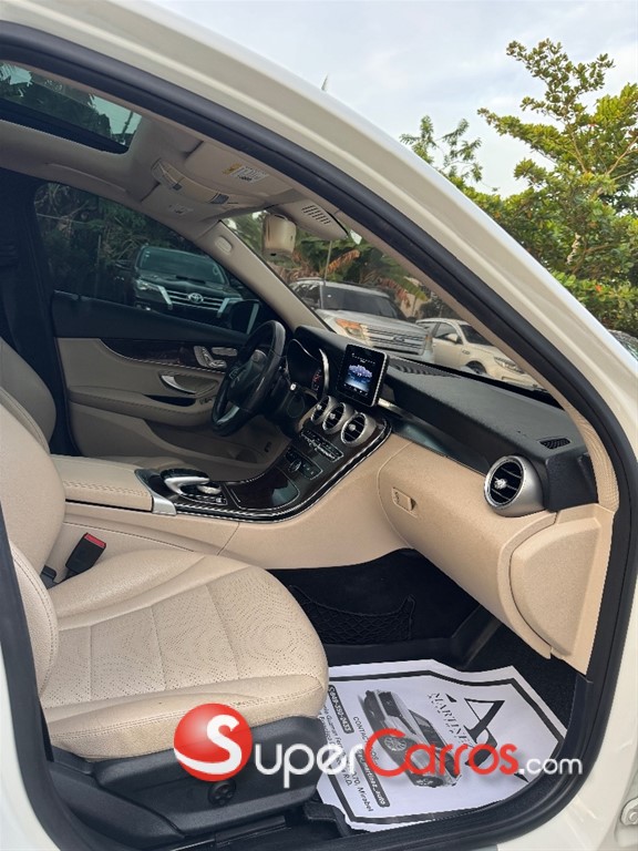 2016 Mercedes-Benz Clase C 300 4 Matic — foto 9 / 12