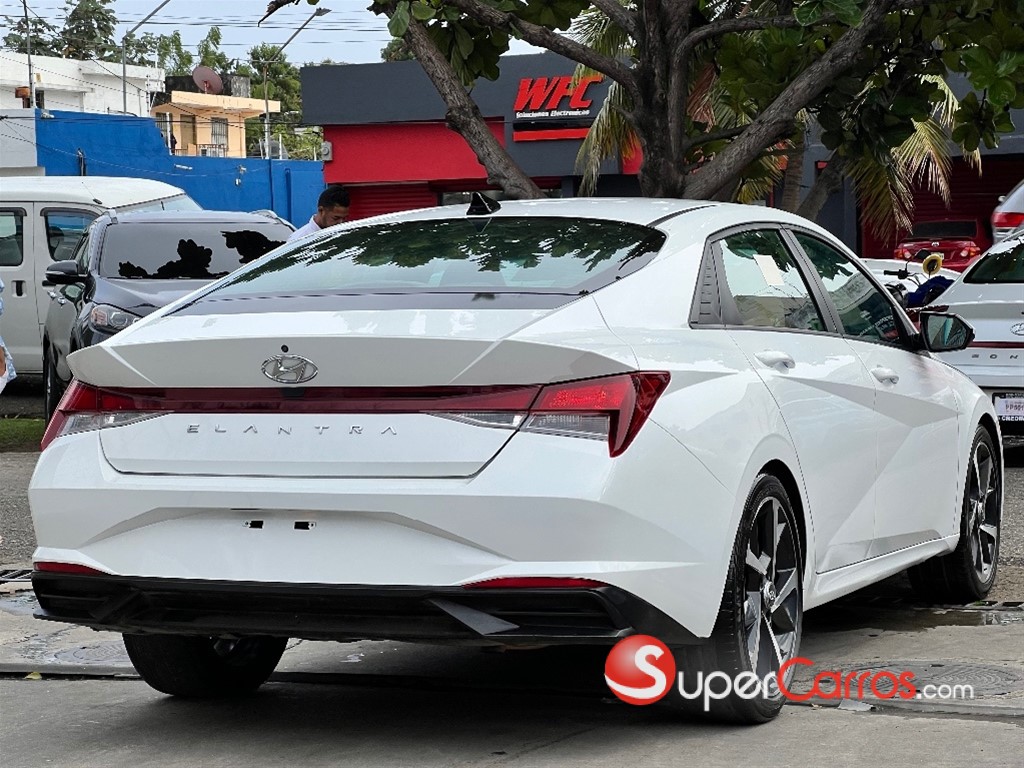 2021 Hyundai Elantra SEL — foto 5 / 9