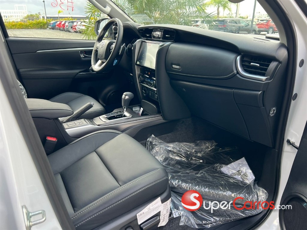 2025 Toyota Fortuner DIAMOND — foto 2 / 5