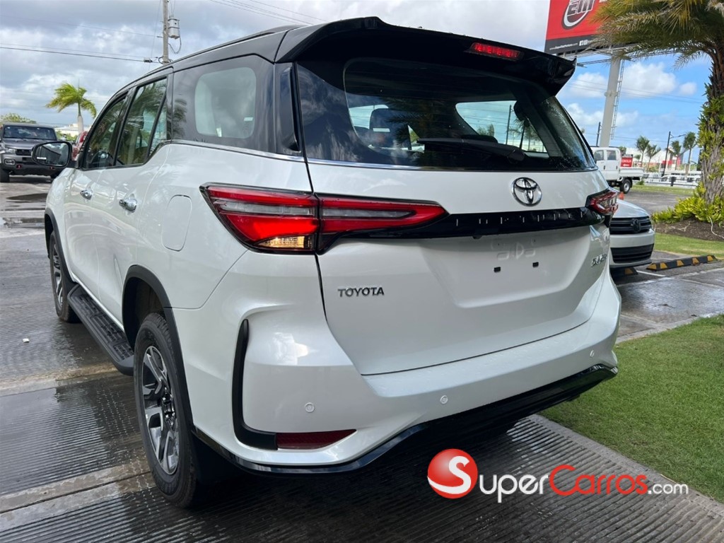 2025 Toyota Fortuner DIAMOND — foto 3 / 5