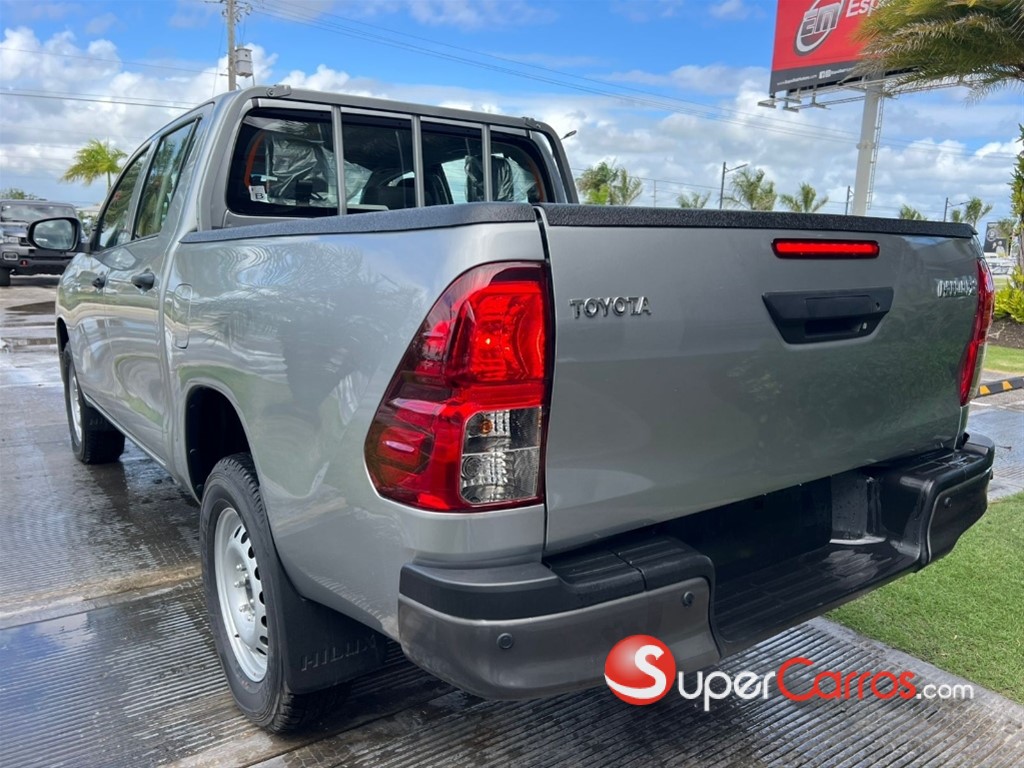2024 Toyota Hilux SRV — foto 3 / 5