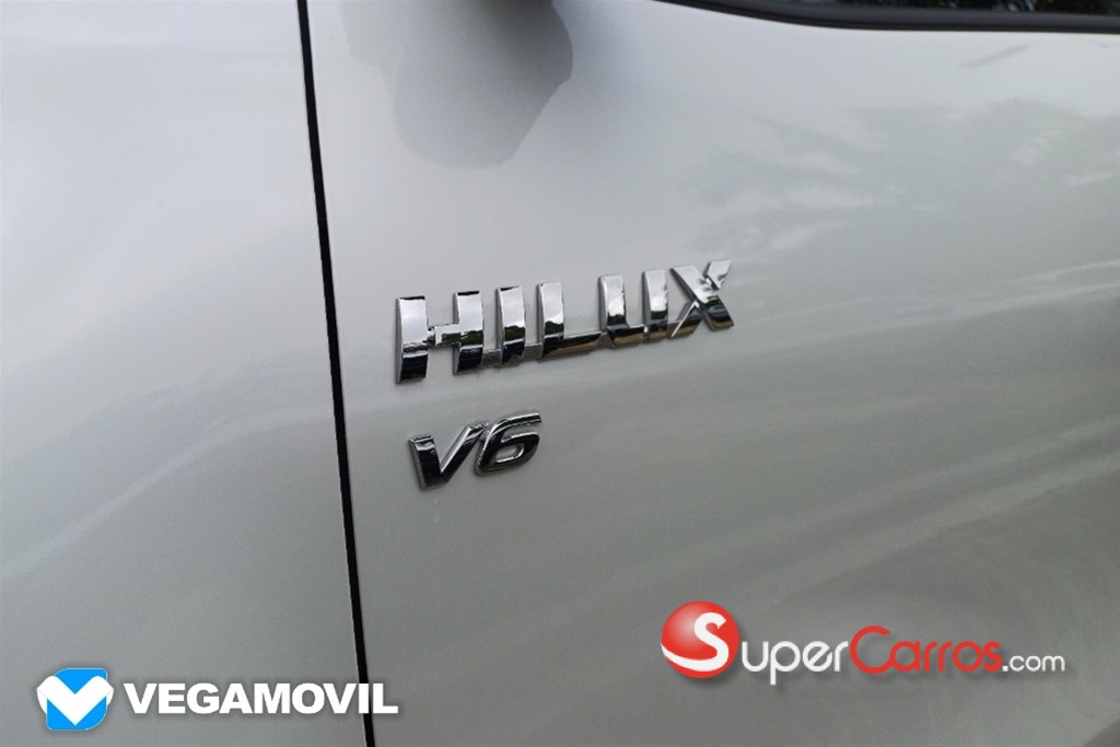 2025 Toyota Hilux Limited — foto 5 / 12