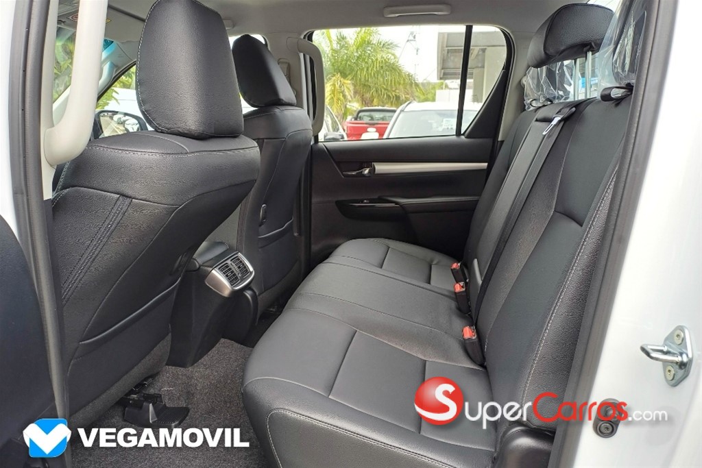 2025 Toyota Hilux Limited — foto 10 / 12
