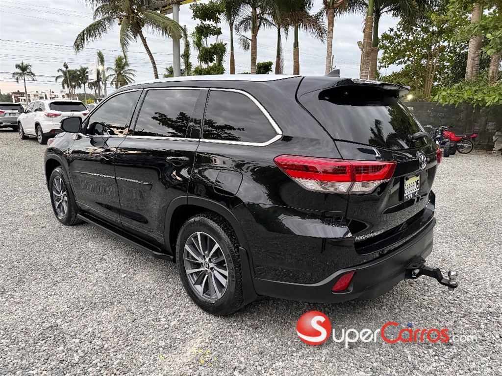 2017 Toyota Highlander Limited — foto 4 / 9