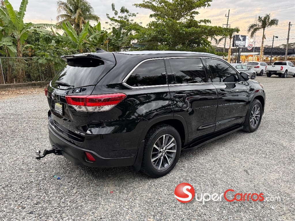 2017 Toyota Highlander Limited — foto 5 / 9