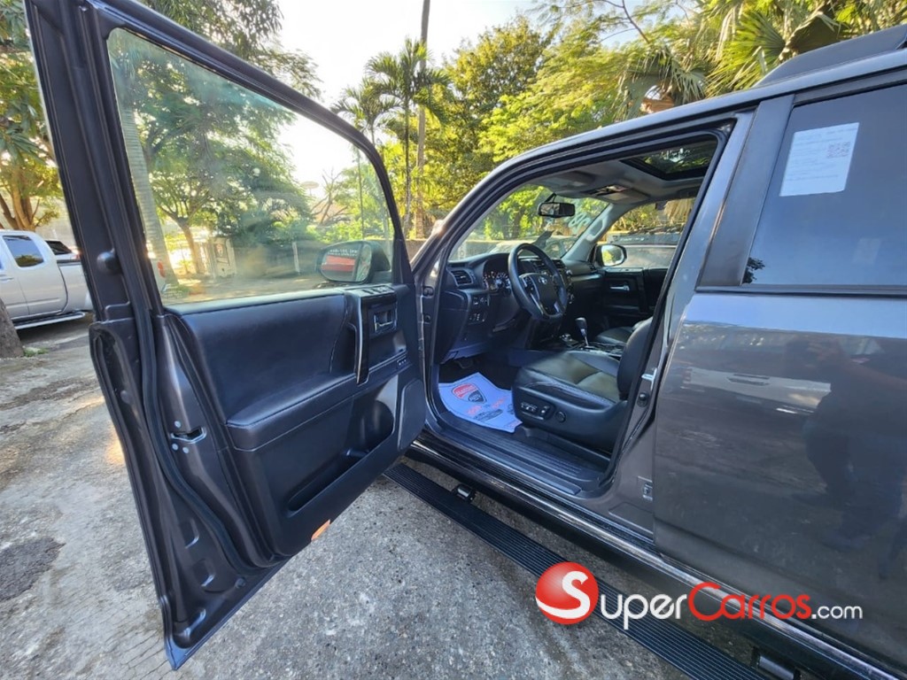 2019 Toyota 4 Runner Limited Nightshade — foto 6 / 9