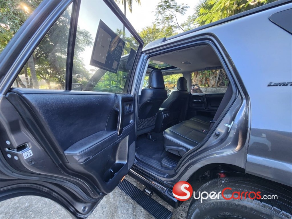 2019 Toyota 4 Runner Limited Nightshade — foto 8 / 9