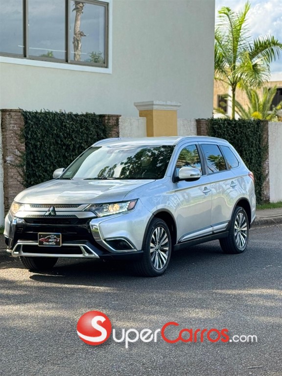 2020 Mitsubishi Motors Outlander SEL