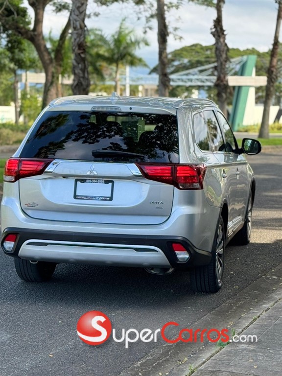 2020 Mitsubishi Motors Outlander SEL — foto 4 / 10