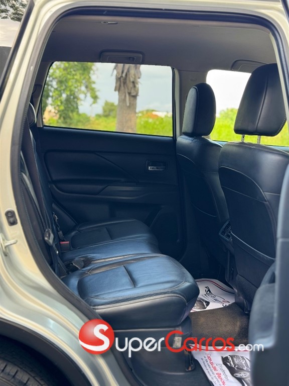 2020 Mitsubishi Motors Outlander SEL — foto 7 / 10
