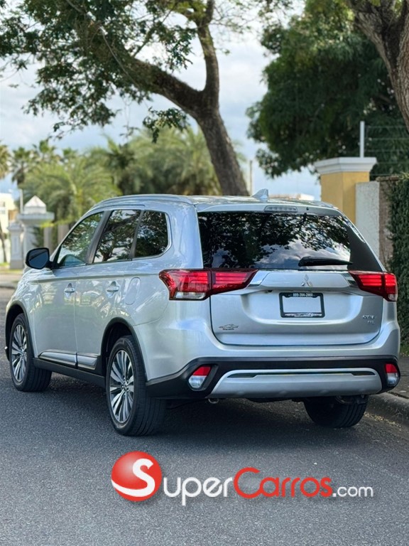 2020 Mitsubishi Motors Outlander SEL — foto 8 / 10