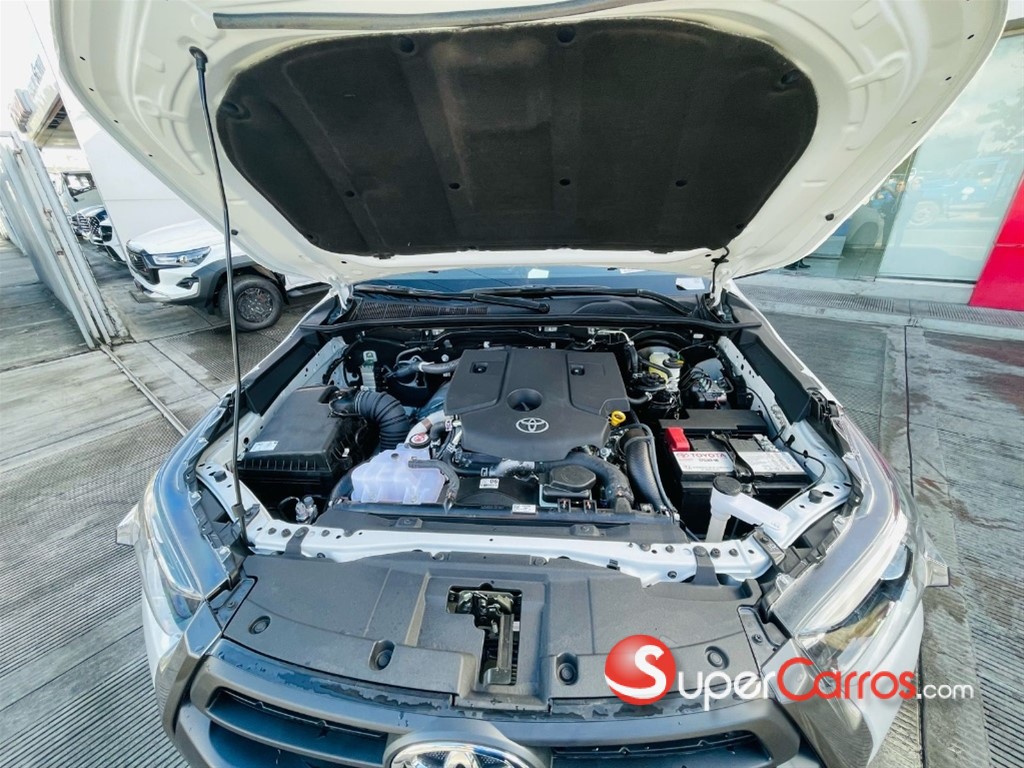 2025 Toyota Hilux 2.4 — foto 2 / 8