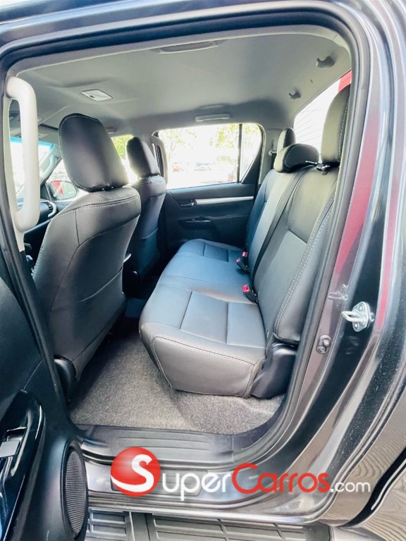 2025 Toyota Hilux 2.4 — foto 2 / 9