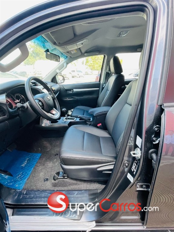 2025 Toyota Hilux 2.4 — foto 4 / 9
