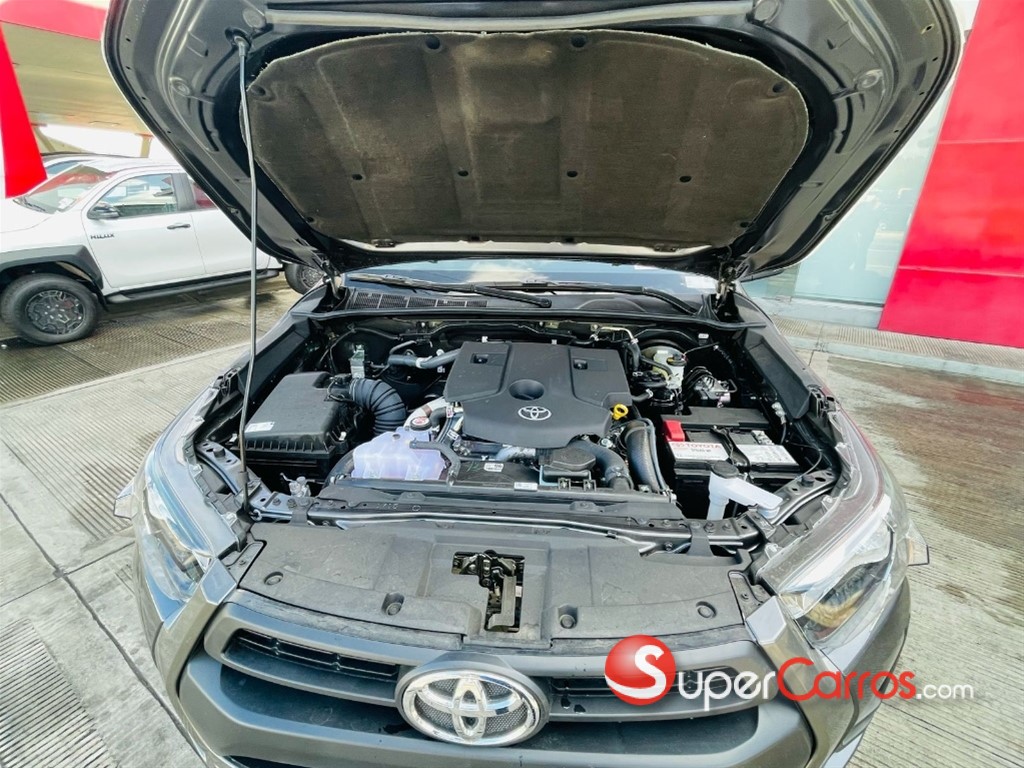 2025 Toyota Hilux 2.4 — foto 5 / 9