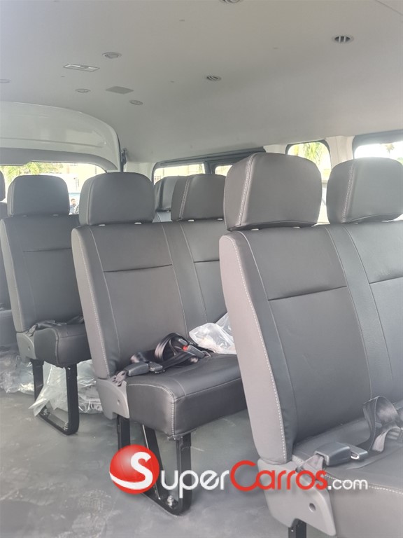 2026 Toyota Hiace — foto 8 / 9