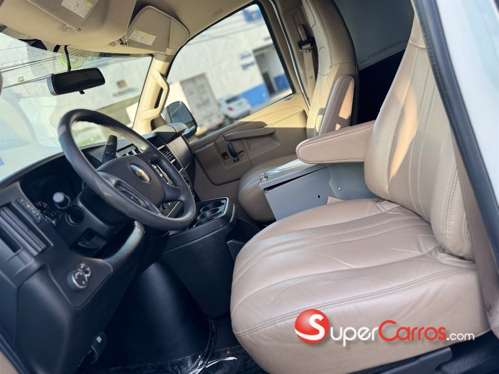 2020 Chevrolet Express G2500 — foto 9 / 12