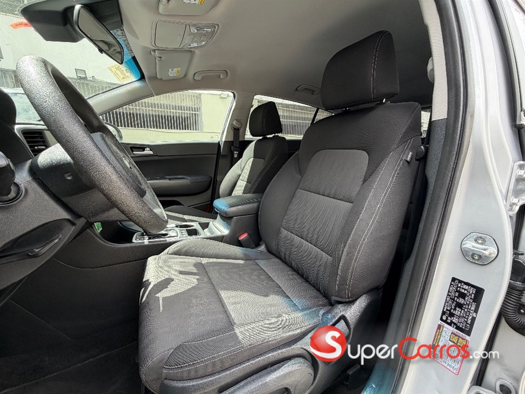 2020 Kia Sportage LX — foto 7 / 10