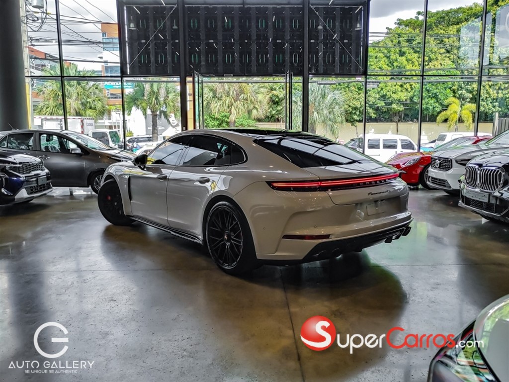 2025 Porsche Panamera GTS — foto 2 / 10