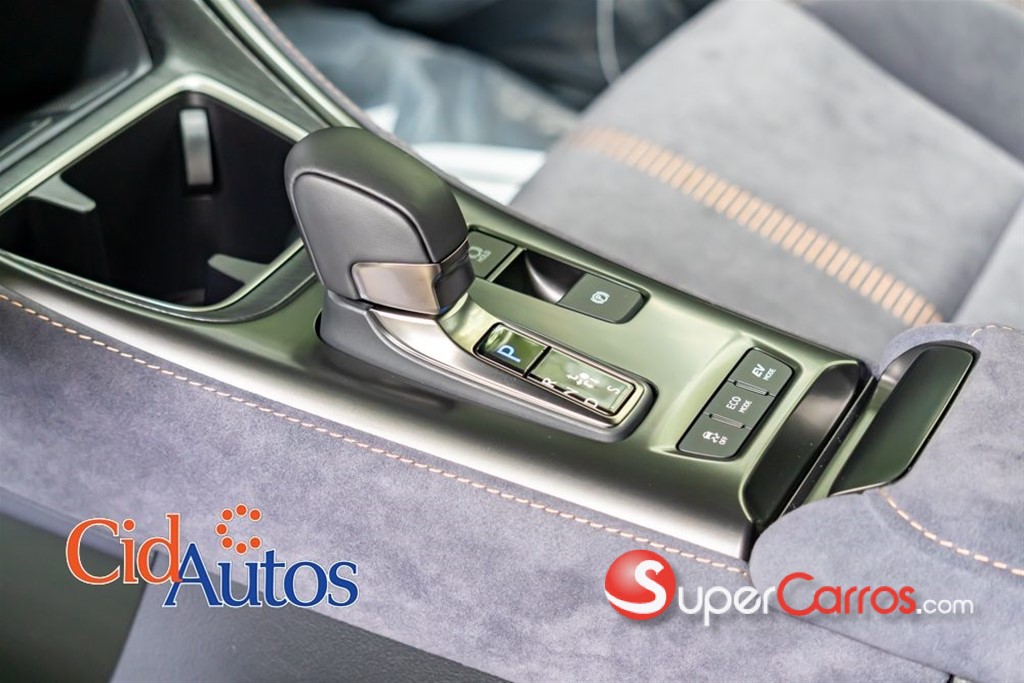 2025 Lexus LBX CoolSportHibrida — foto 6 / 12