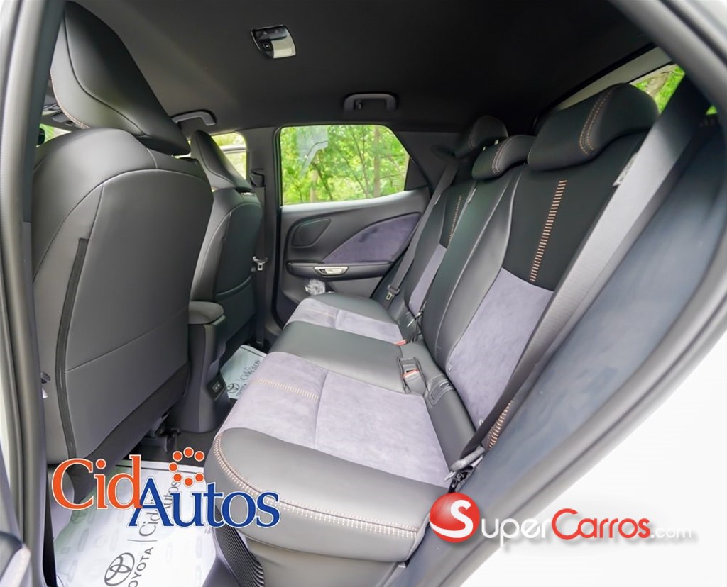 2025 Lexus LBX CoolSportHibrida — foto 12 / 12