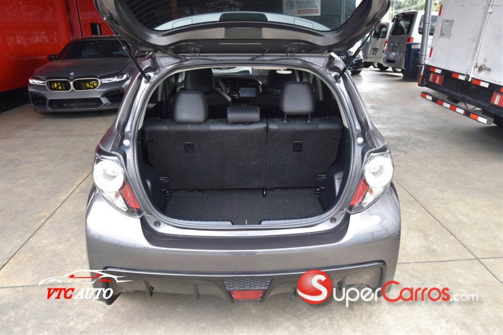 2019 Toyota VITZ GR Sport — foto 12 / 12