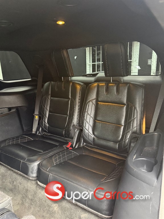 2016 Ford Explorer Platinum — foto 9 / 11