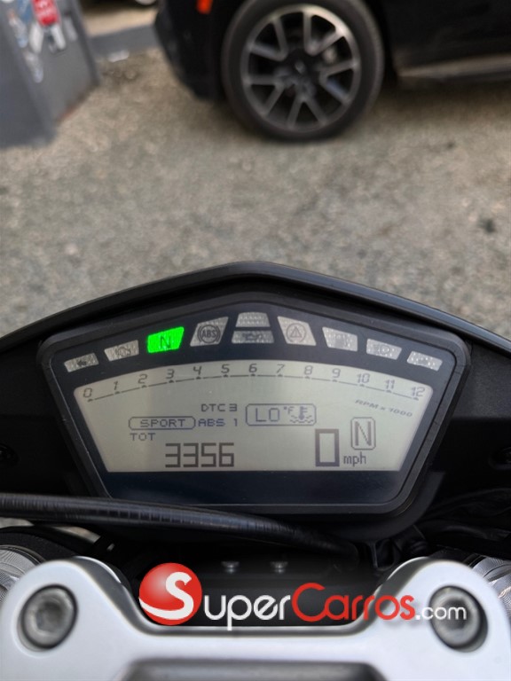 2016 Ducati Hypermotard — foto 9 / 12
